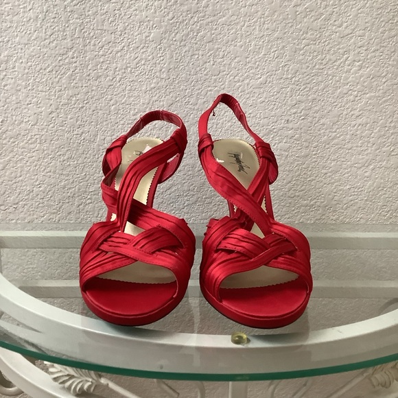 Cute, Hot Red Sling Back Heels. #JacquelineFerrar #10 - Picture 2 of 7